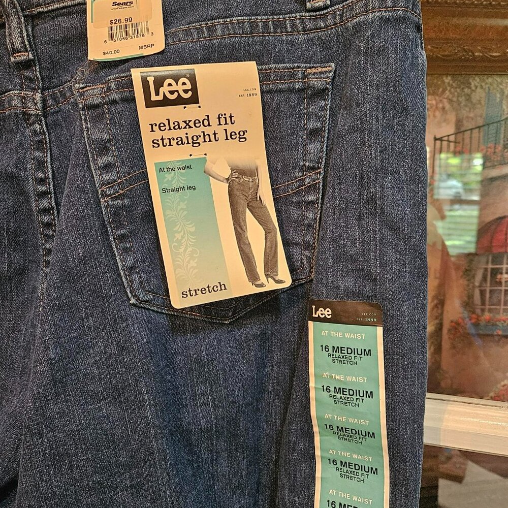 Womans Lee Relaxed Fit Jeans / Size 14p / New with tags
